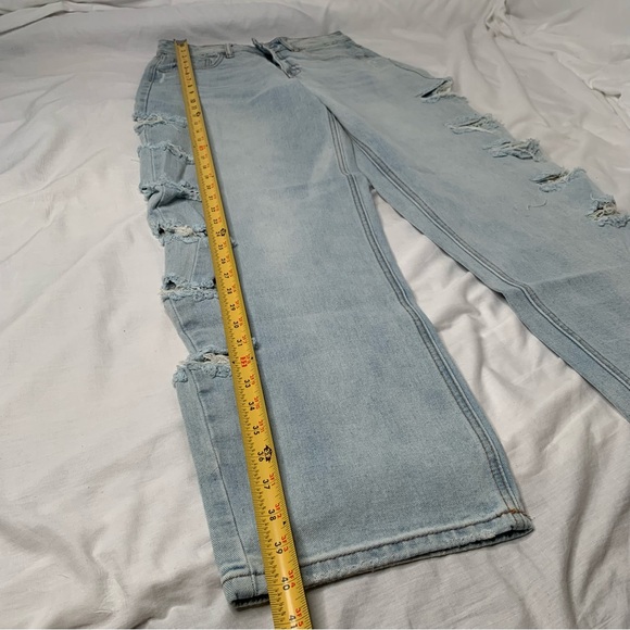 NWT Almost Famous Light Wash 90’s Fit Jeans Women’s Size 9 - Picture 4 of 7